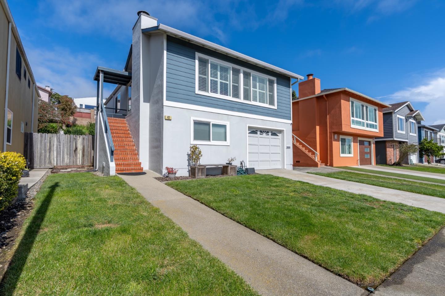 Detail Gallery Image 2 of 33 For 42 Eastridge Cir, Pacifica,  CA 94044 - 3 Beds | 2 Baths