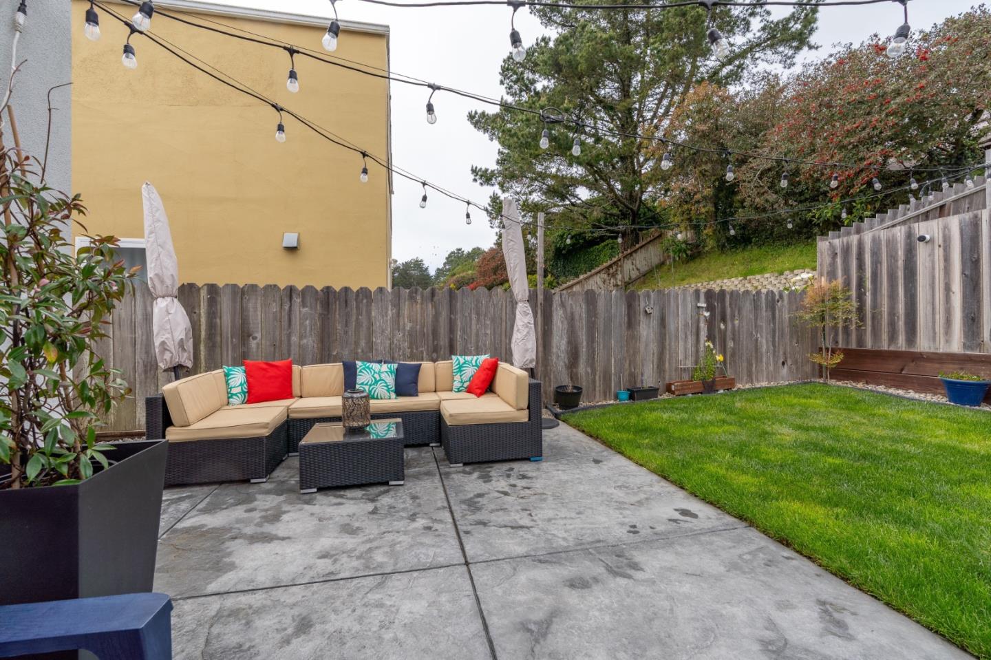 Detail Gallery Image 30 of 33 For 42 Eastridge Cir, Pacifica,  CA 94044 - 3 Beds | 2 Baths