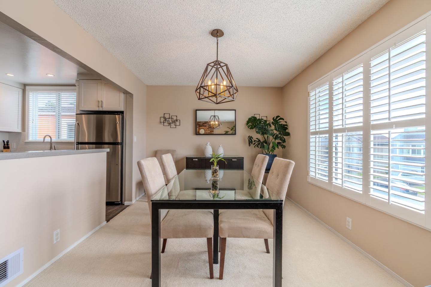 Detail Gallery Image 9 of 33 For 42 Eastridge Cir, Pacifica,  CA 94044 - 3 Beds | 2 Baths