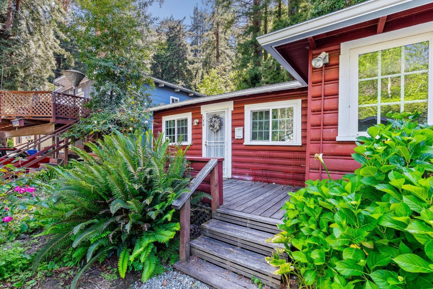 Detail Gallery Image 2 of 30 For 186 Saint Bernard St, Santa Cruz,  CA 95060 - 2 Beds | 1 Baths