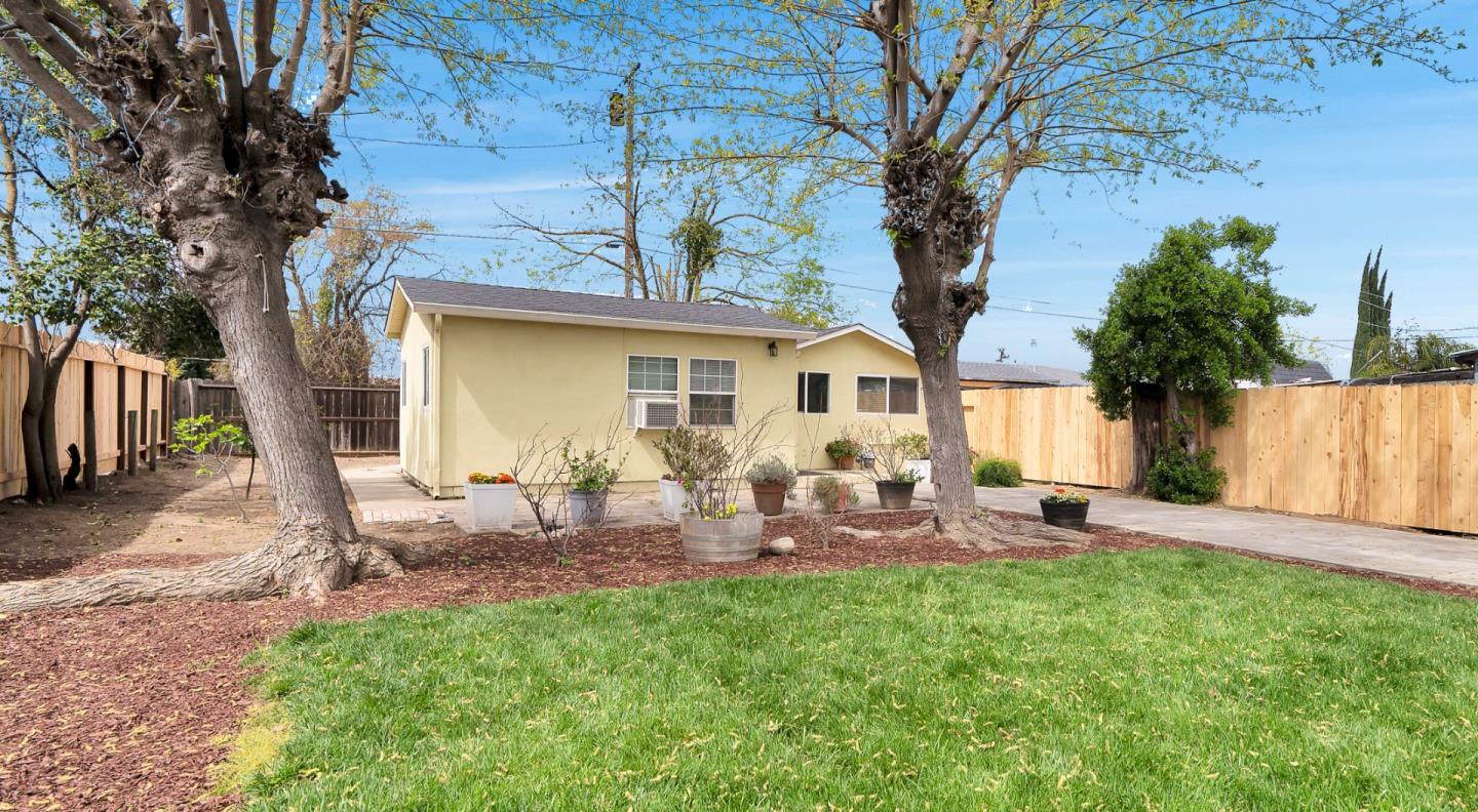 Detail Gallery Image 2 of 22 For 125 Goodale Ct, Manteca,  CA 95337 - 2 Beds | 1 Baths