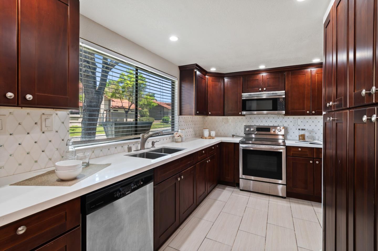 Detail Gallery Image 21 of 44 For 486 Verano Ct, San Jose,  CA 95111 - 3 Beds | 2/1 Baths