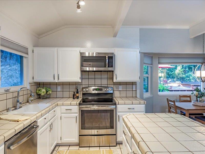 Detail Gallery Image 6 of 45 For 17704 Blackfoot Trl, Los Gatos,  CA 95033 - 2 Beds | 1 Baths