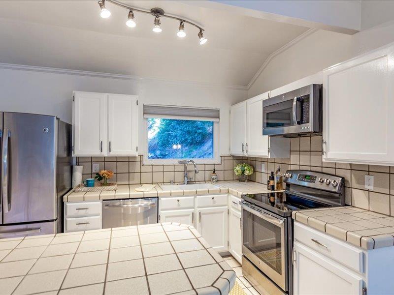 Detail Gallery Image 7 of 45 For 17704 Blackfoot Trl, Los Gatos,  CA 95033 - 2 Beds | 1 Baths
