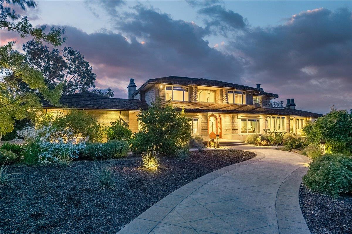 Detail Gallery Image 13 of 94 For 14467 Sobey Rd, Saratoga,  CA 95070 - 4 Beds | 5/2 Baths