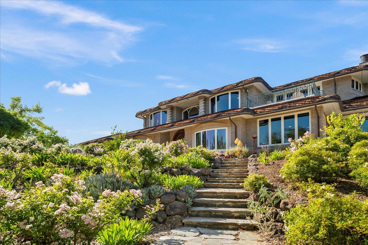 Detail Gallery Image 15 of 94 For 14467 Sobey Rd, Saratoga,  CA 95070 - 4 Beds | 5/2 Baths