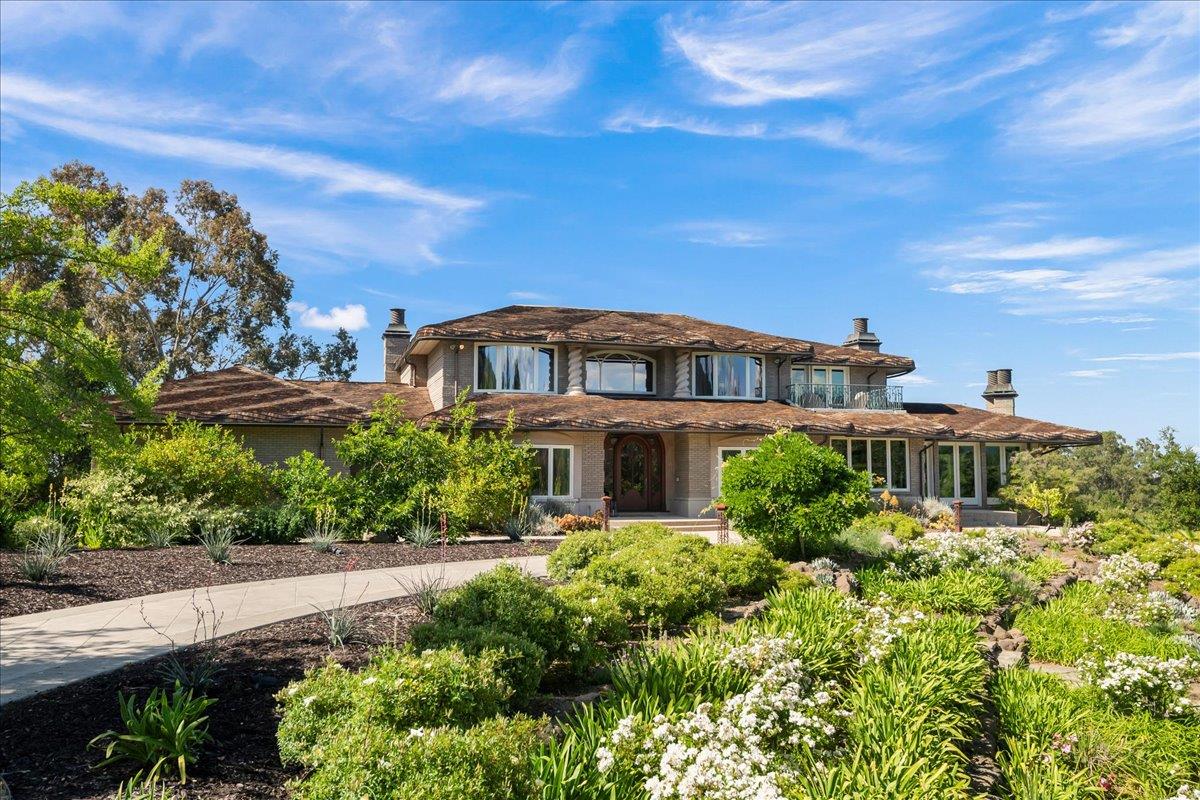 Detail Gallery Image 3 of 94 For 14467 Sobey Rd, Saratoga,  CA 95070 - 4 Beds | 5/2 Baths