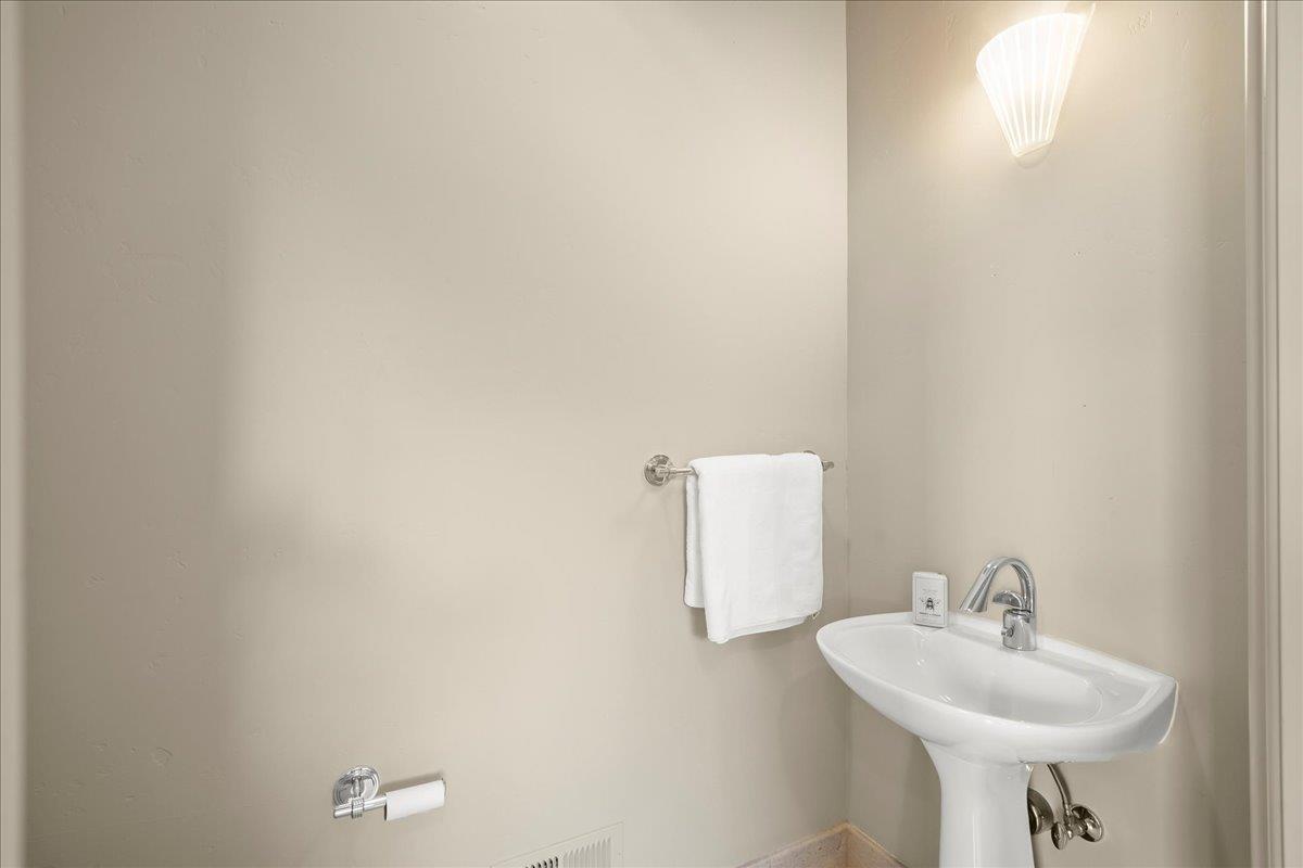 Detail Gallery Image 43 of 94 For 14467 Sobey Rd, Saratoga,  CA 95070 - 4 Beds | 5/2 Baths