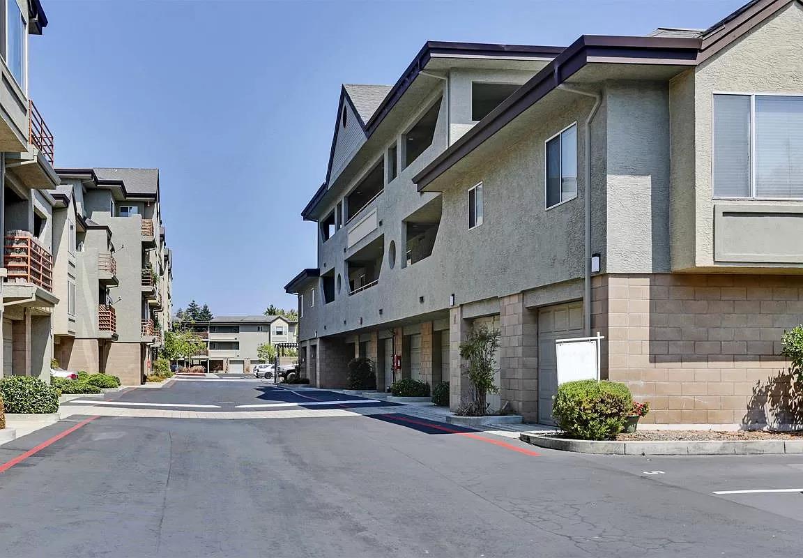 Detail Gallery Image 2 of 29 For 308 River St #E 33,  Santa Cruz,  CA 95060 - 2 Beds | 1 Baths