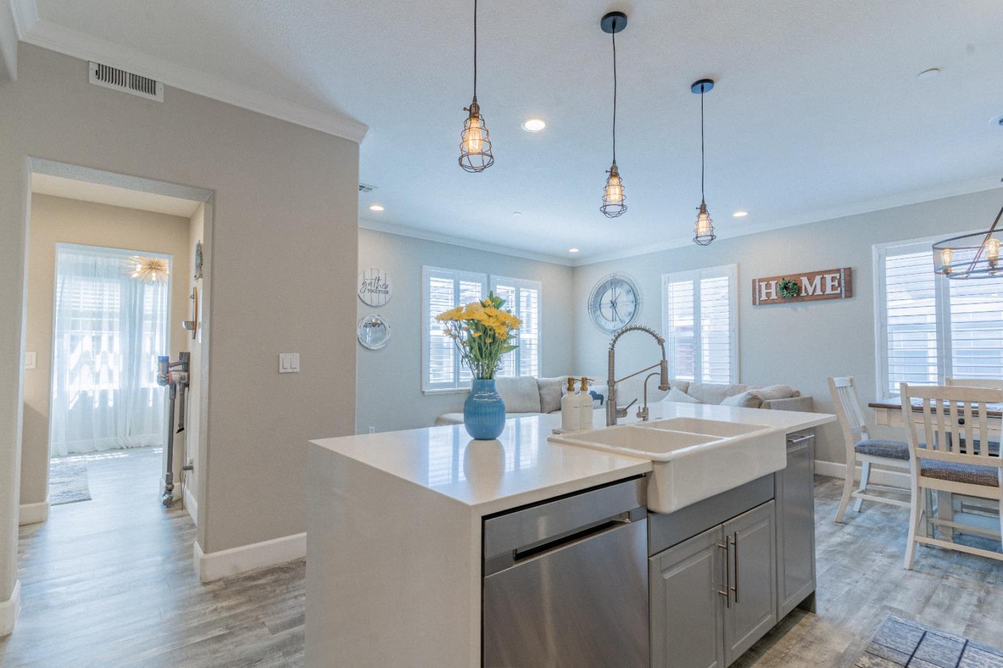 Detail Gallery Image 11 of 59 For 2985 Saint Florian Way, San Jose,  CA 95136 - 4 Beds | 3/1 Baths