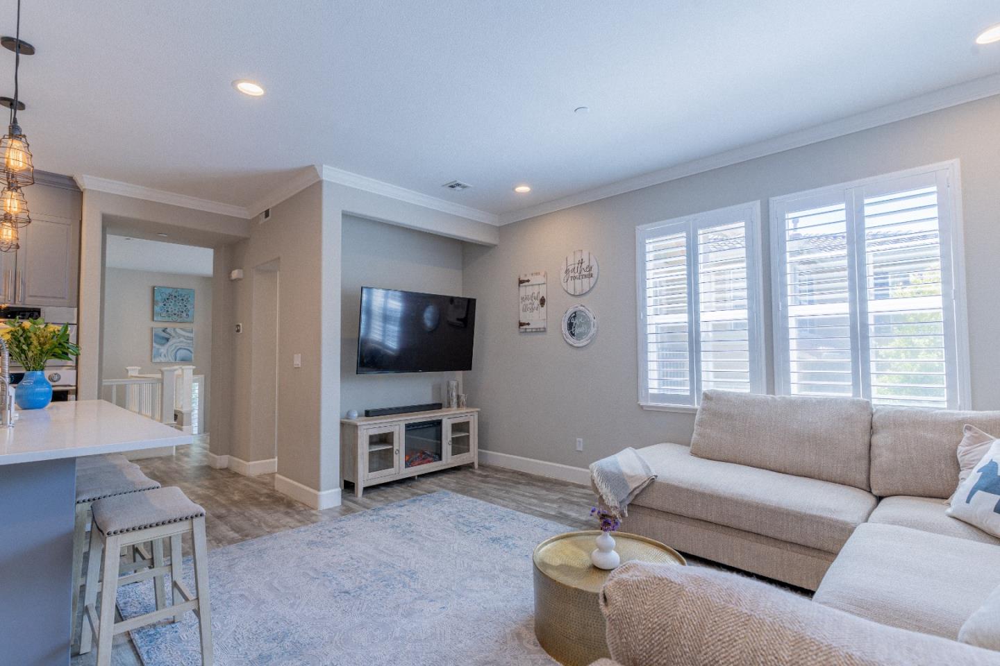Detail Gallery Image 12 of 59 For 2985 Saint Florian Way, San Jose,  CA 95136 - 4 Beds | 3/1 Baths