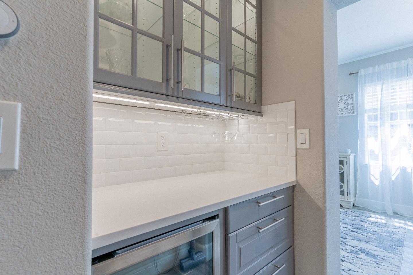 Detail Gallery Image 14 of 59 For 2985 Saint Florian Way, San Jose,  CA 95136 - 4 Beds | 3/1 Baths