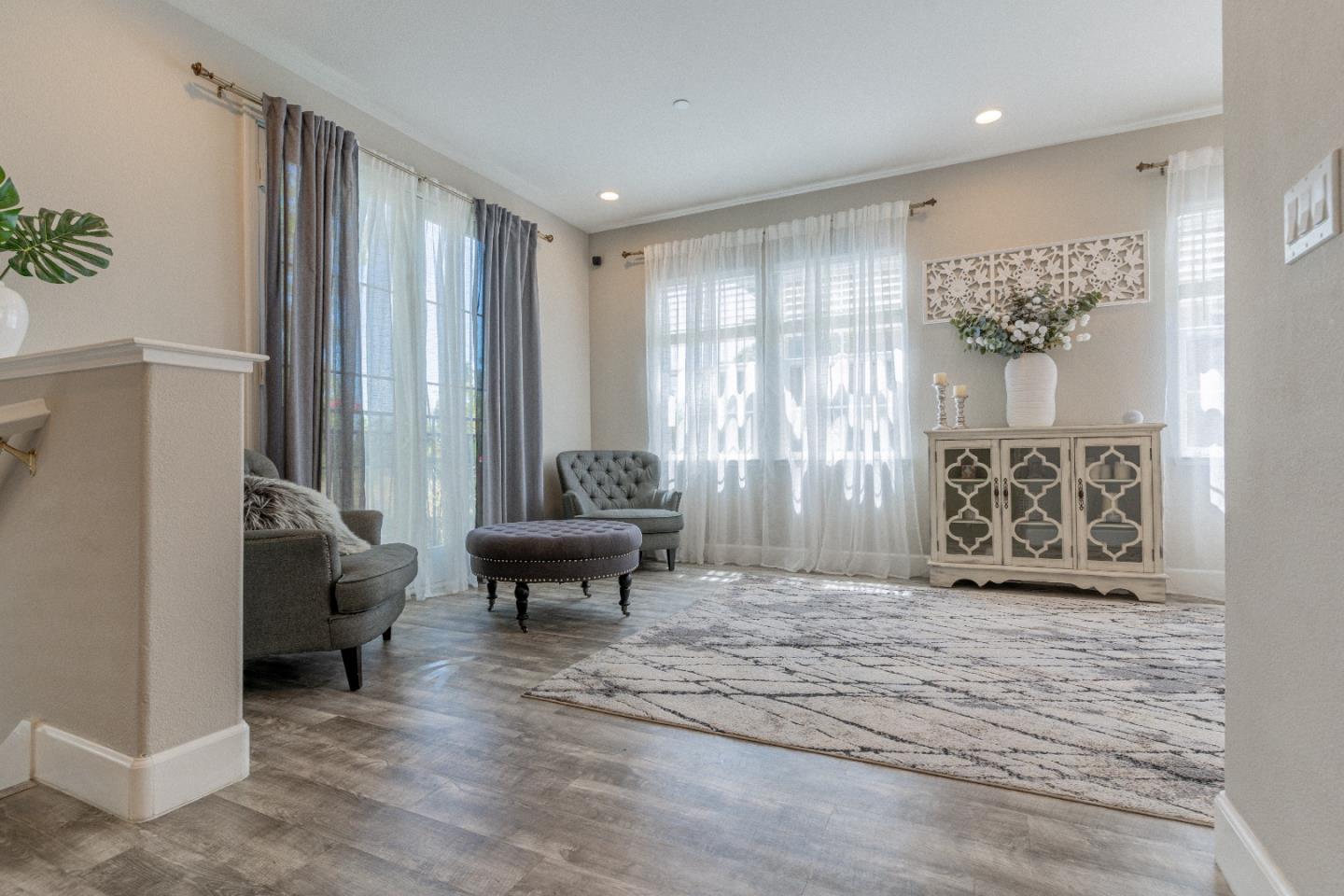 Detail Gallery Image 4 of 59 For 2985 Saint Florian Way, San Jose,  CA 95136 - 4 Beds | 3/1 Baths