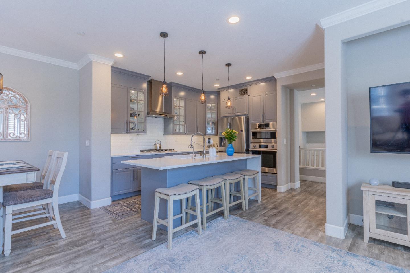 Detail Gallery Image 8 of 59 For 2985 Saint Florian Way, San Jose,  CA 95136 - 4 Beds | 3/1 Baths
