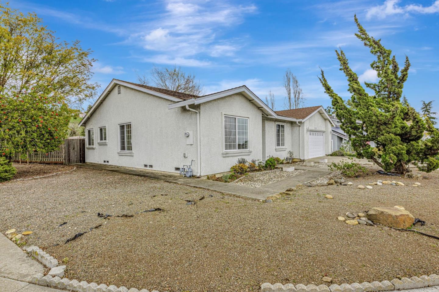 Detail Gallery Image 2 of 47 For 3695 Skyline Dr, Hayward,  CA 94542 - 3 Beds | 2 Baths