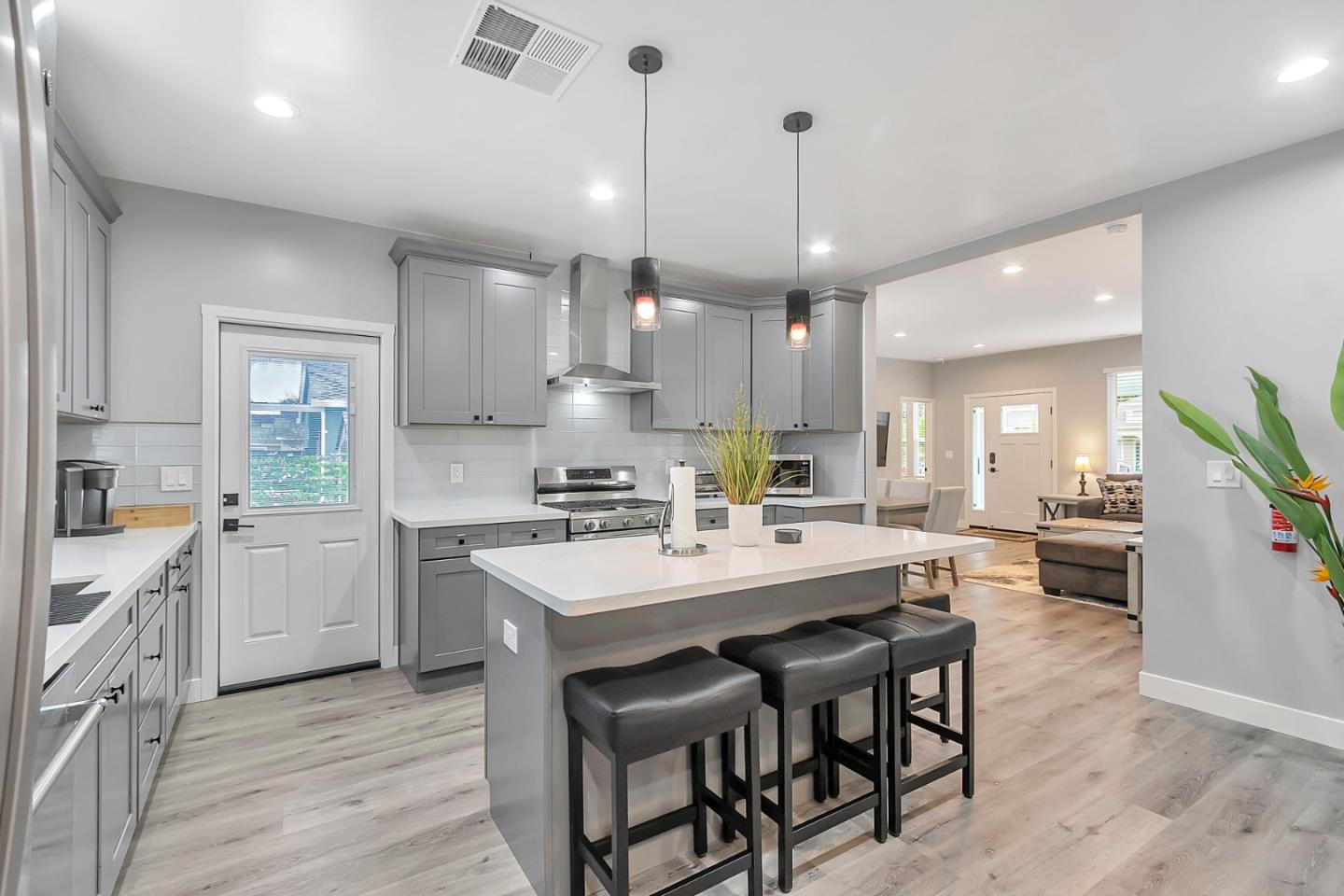 Detail Gallery Image 6 of 16 For 1690 Washington St, Santa Clara,  CA 95050 - 3 Beds | 2 Baths
