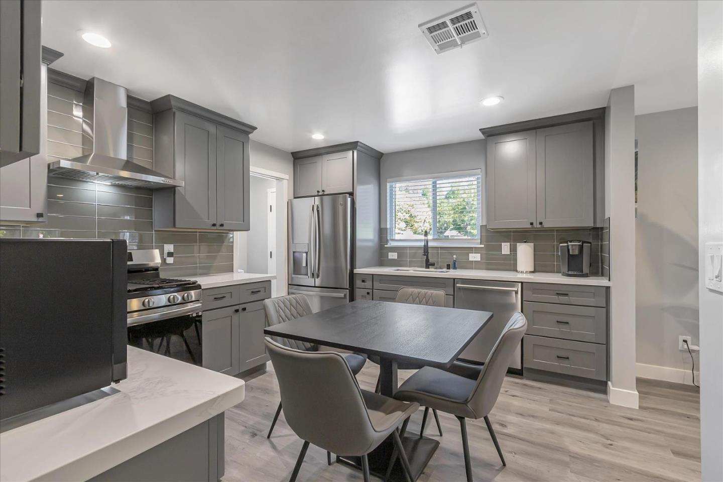 Detail Gallery Image 8 of 15 For 1696 Washington St, Santa Clara,  CA 95050 - 2 Beds | 2 Baths