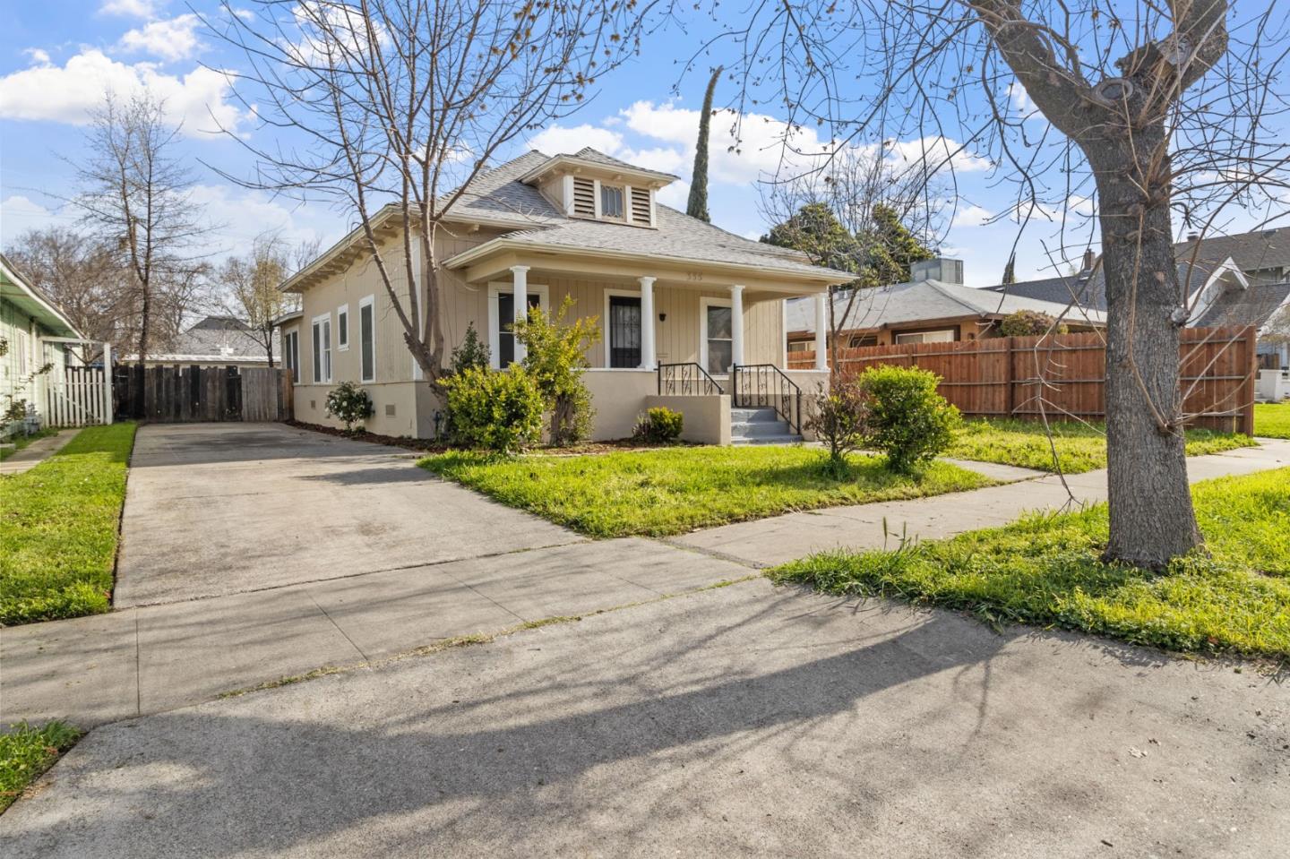 Detail Gallery Image 2 of 33 For 335 W 20th St, Merced,  CA 95340 - 3 Beds | 1 Baths