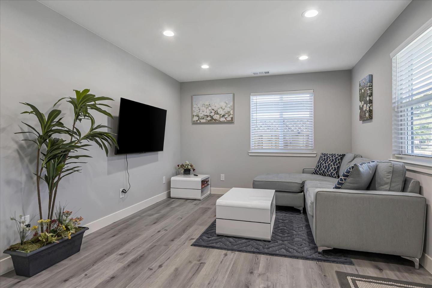 Detail Gallery Image 3 of 12 For 1008 Reeve, Santa Clara,  CA 95050 - 2 Beds | 2 Baths