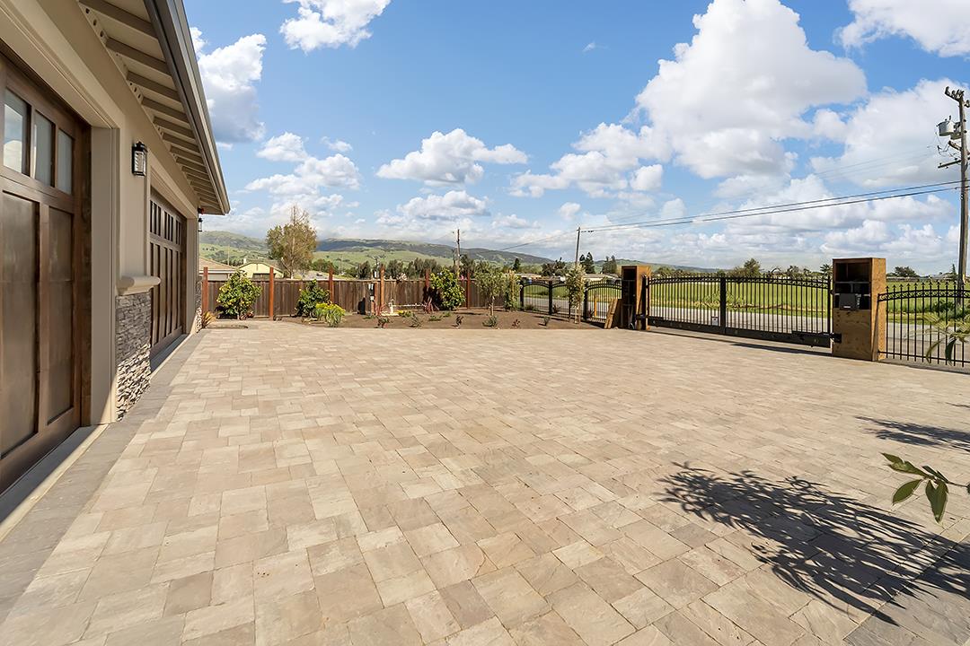 Detail Gallery Image 43 of 59 For 475 E Middle Ave, San Martin,  CA 95046 - 3 Beds | 3/1 Baths