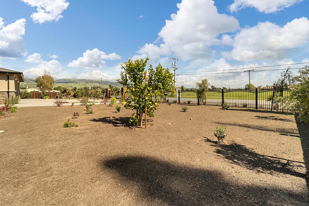 Detail Gallery Image 46 of 59 For 475 E Middle Ave, San Martin,  CA 95046 - 3 Beds | 3/1 Baths