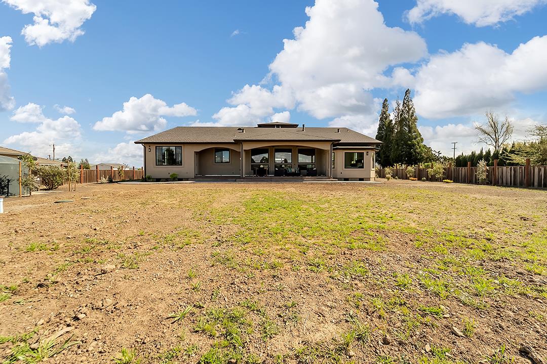 Detail Gallery Image 49 of 59 For 475 E Middle Ave, San Martin,  CA 95046 - 3 Beds | 3/1 Baths