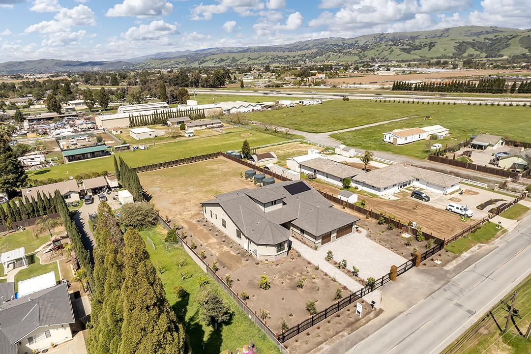Detail Gallery Image 55 of 59 For 475 E Middle Ave, San Martin,  CA 95046 - 3 Beds | 3/1 Baths