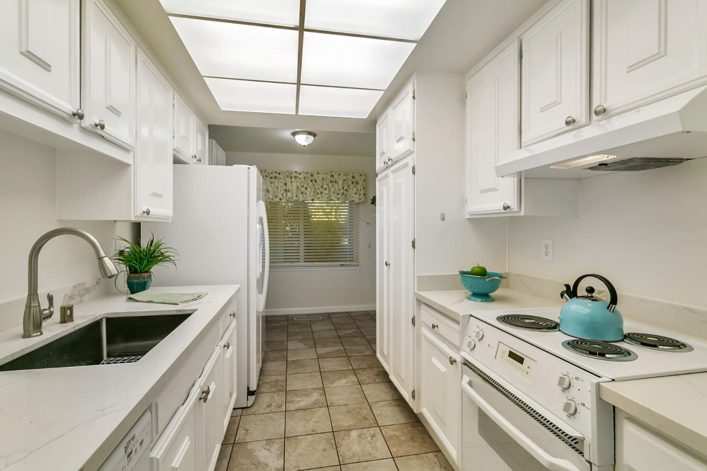 Detail Gallery Image 2 of 26 For 5350 Cribari Dell, San Jose,  CA 95135 - 2 Beds | 2 Baths