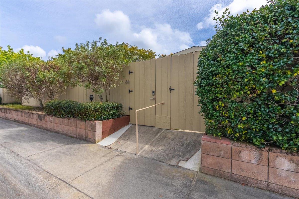 Detail Gallery Image 26 of 33 For 44 Hacienda Carmel, Carmel,  CA 93923 - 2 Beds | 2 Baths