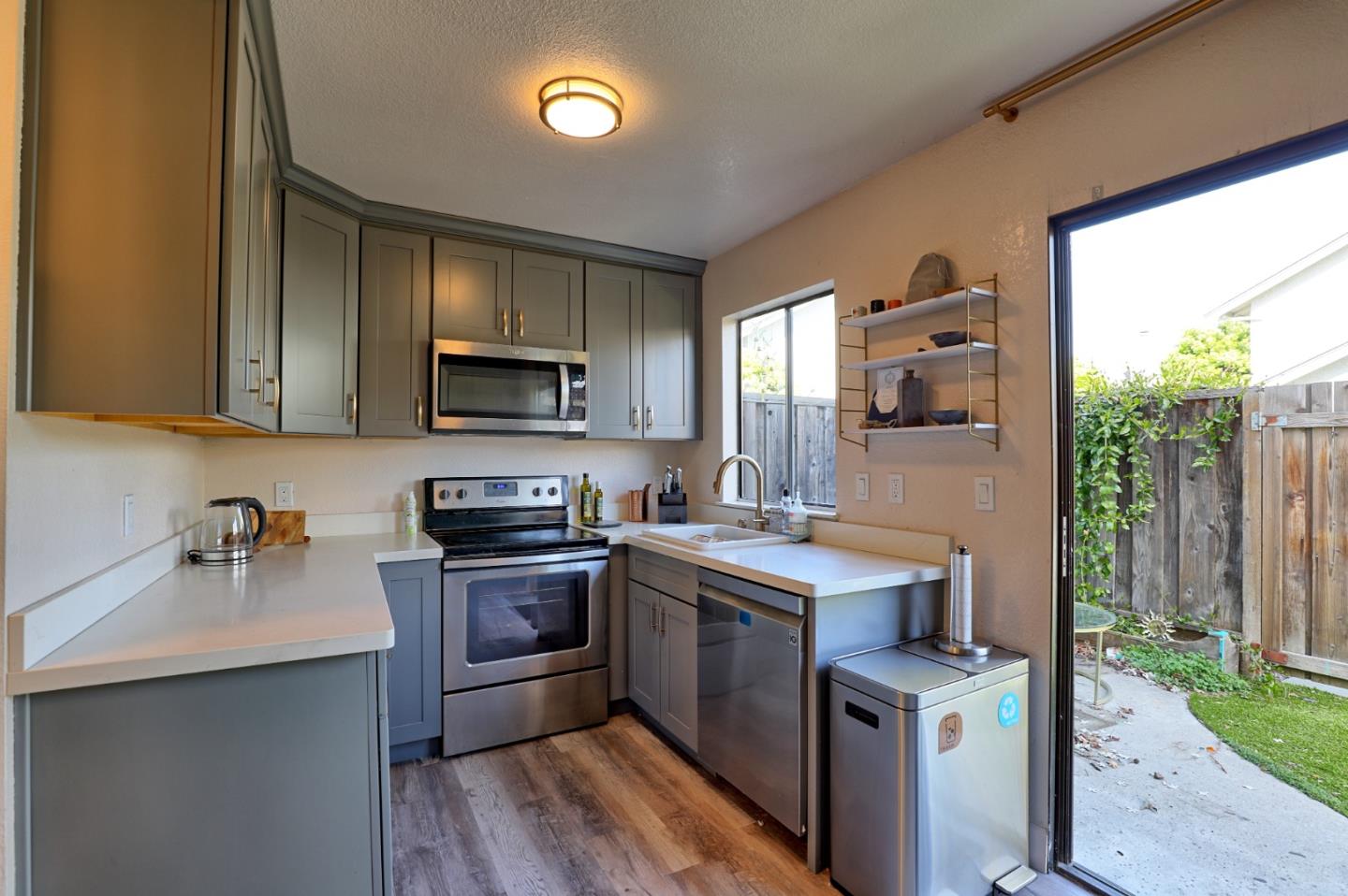 Detail Gallery Image 17 of 31 For 482 S Willard Ave, San Jose,  CA 95126 - 2 Beds | 2/1 Baths