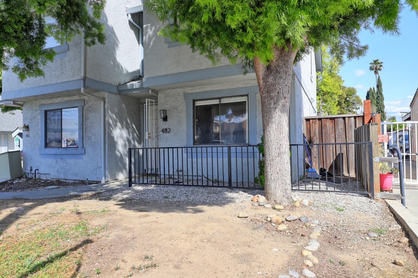Detail Gallery Image 3 of 31 For 482 S Willard Ave, San Jose,  CA 95126 - 2 Beds | 2/1 Baths