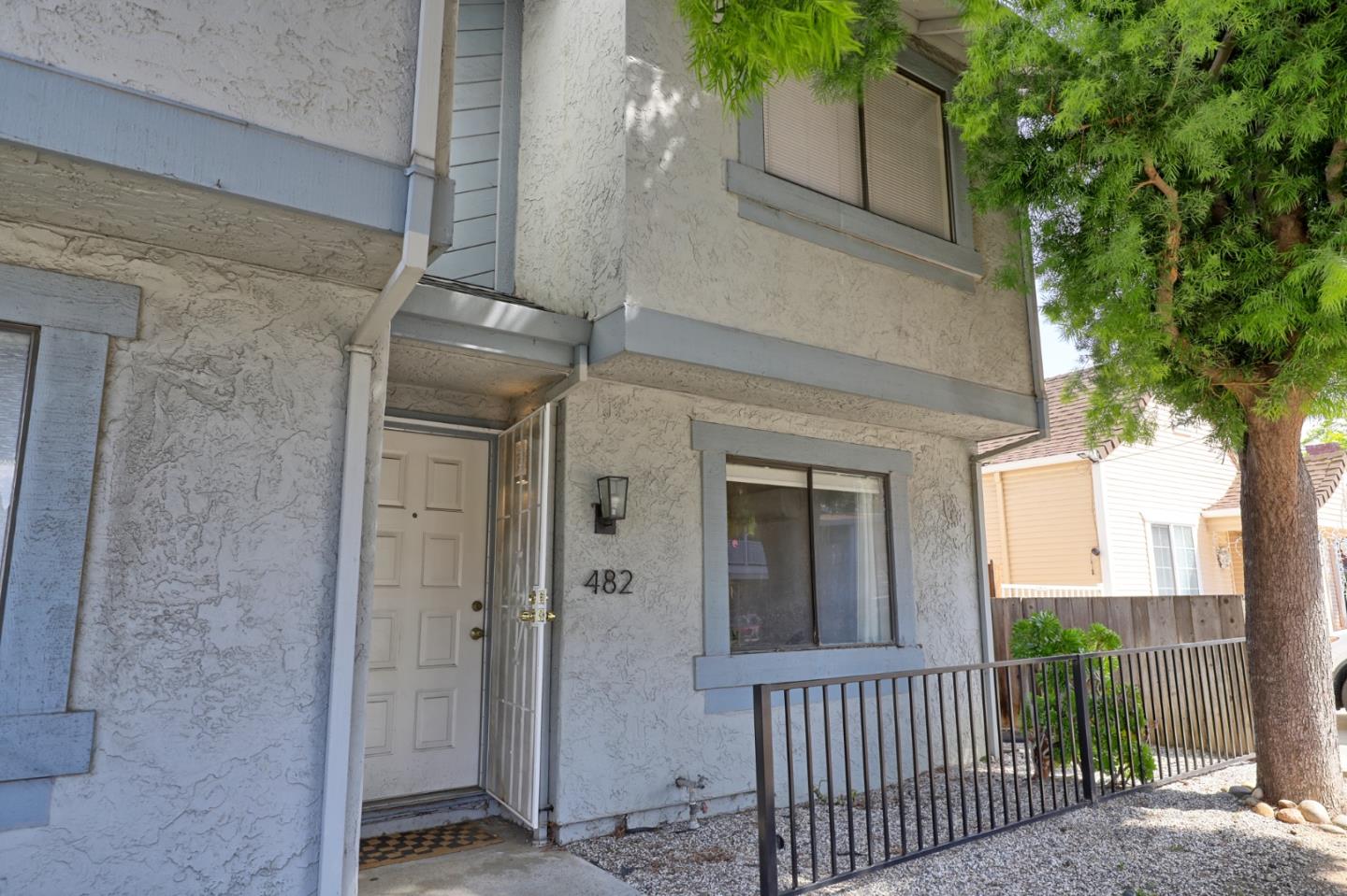 Detail Gallery Image 4 of 31 For 482 S Willard Ave, San Jose,  CA 95126 - 2 Beds | 2/1 Baths