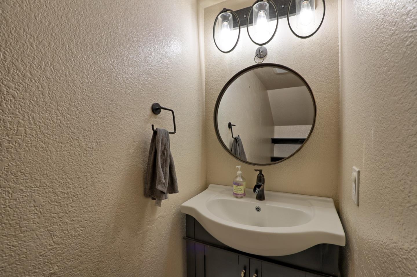 Detail Gallery Image 9 of 31 For 482 S Willard Ave, San Jose,  CA 95126 - 2 Beds | 2/1 Baths