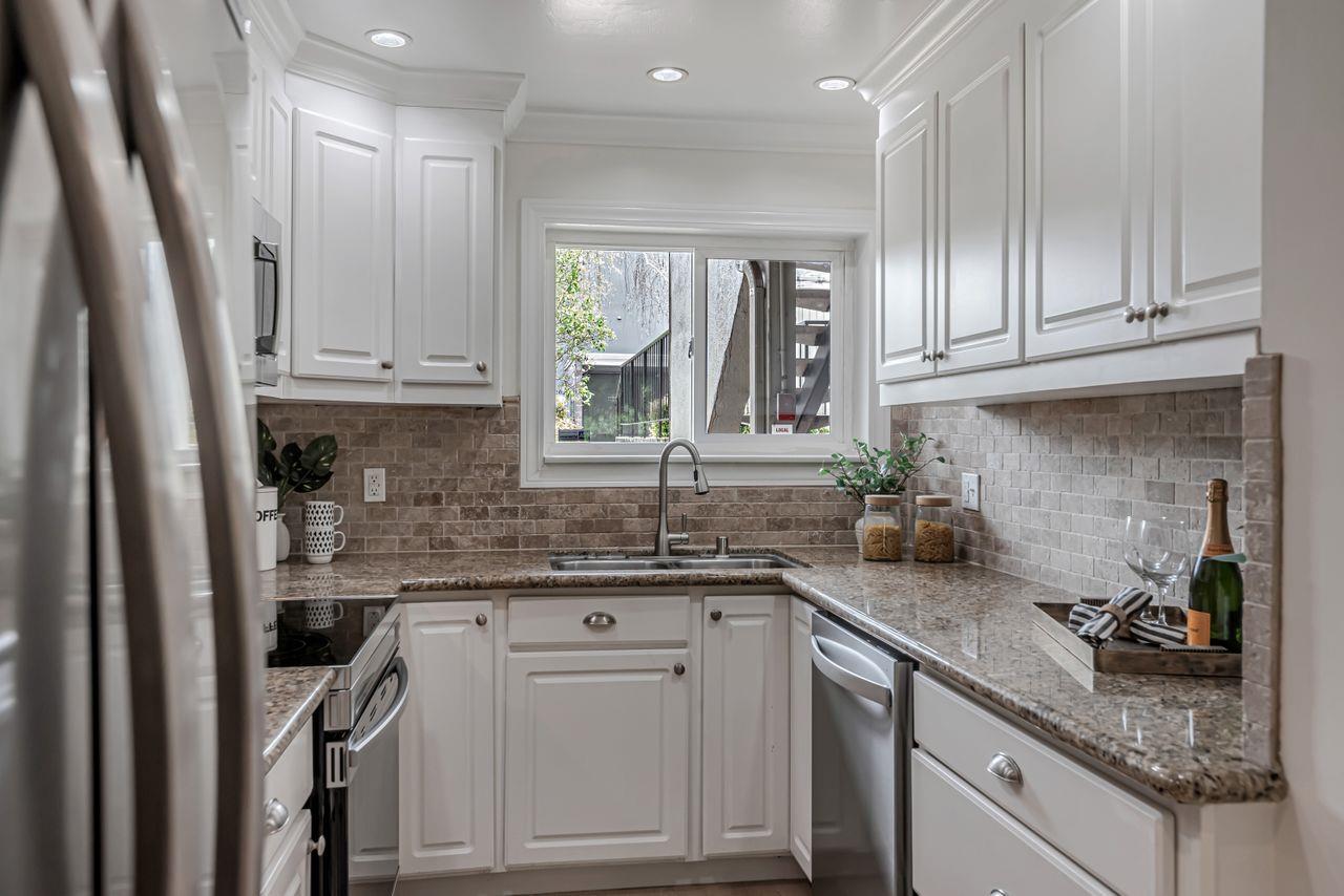 Detail Gallery Image 13 of 40 For 4016 Farm Hill Blvd #103,  Redwood City,  CA 94061 - 2 Beds | 1 Baths