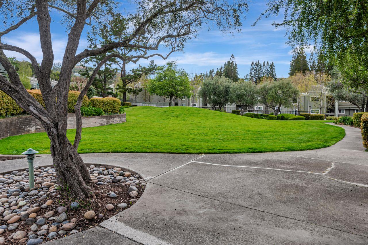 Detail Gallery Image 36 of 40 For 4016 Farm Hill Blvd #103,  Redwood City,  CA 94061 - 2 Beds | 1 Baths