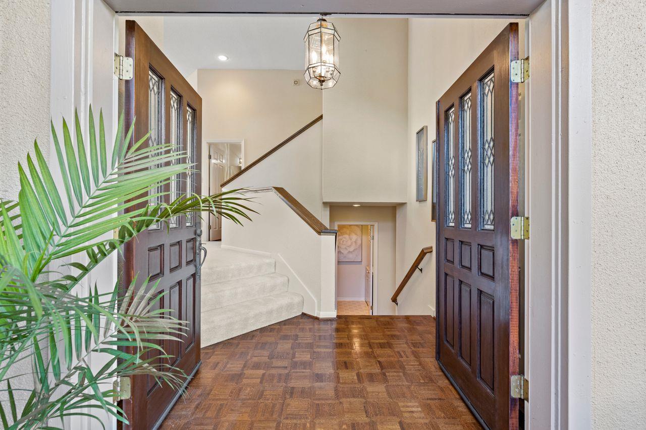 Detail Gallery Image 17 of 56 For 2 Bellflower Ln, San Carlos,  CA 94070 - 2 Beds | 2/1 Baths