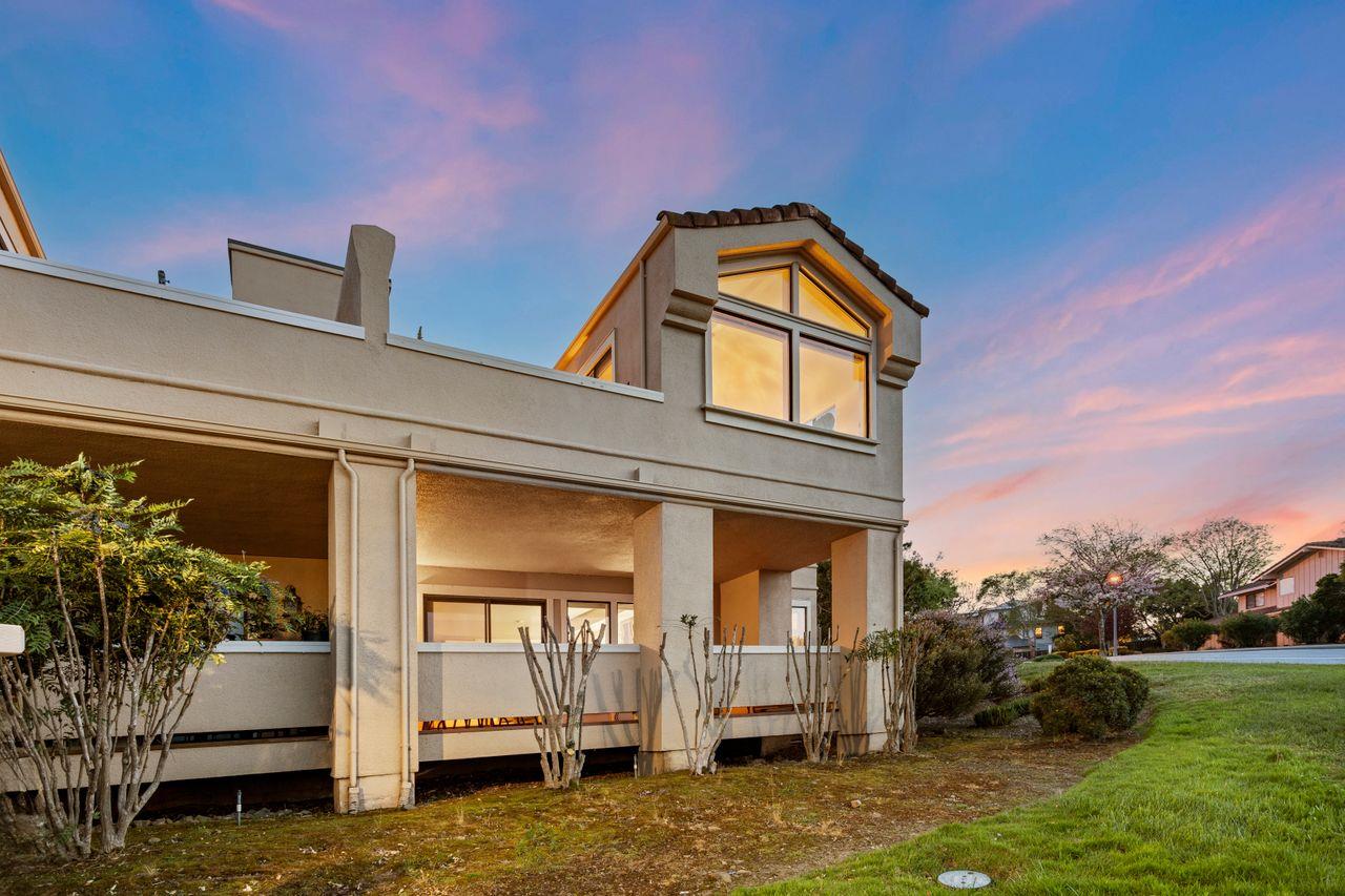 Detail Gallery Image 20 of 56 For 2 Bellflower Ln, San Carlos,  CA 94070 - 2 Beds | 2/1 Baths