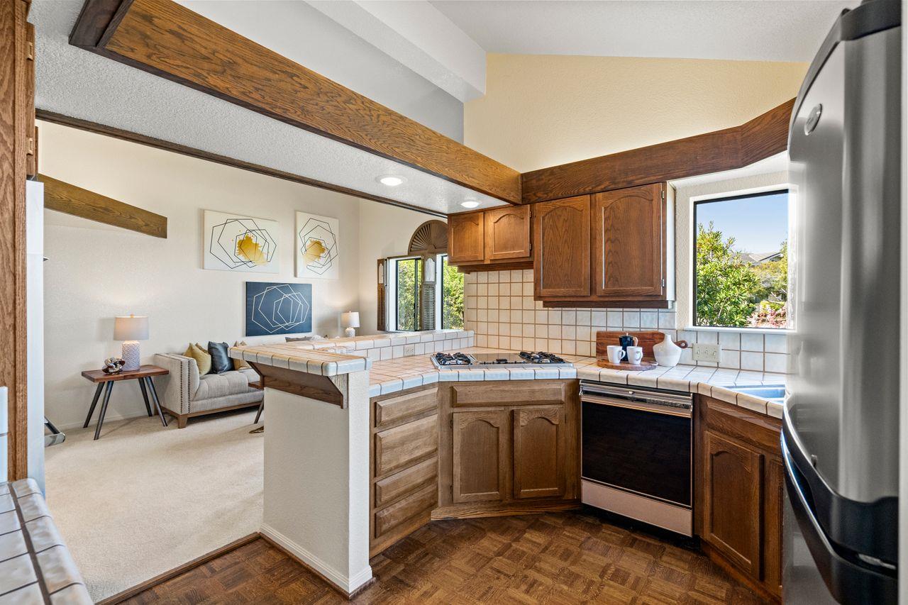 Detail Gallery Image 27 of 56 For 2 Bellflower Ln, San Carlos,  CA 94070 - 2 Beds | 2/1 Baths