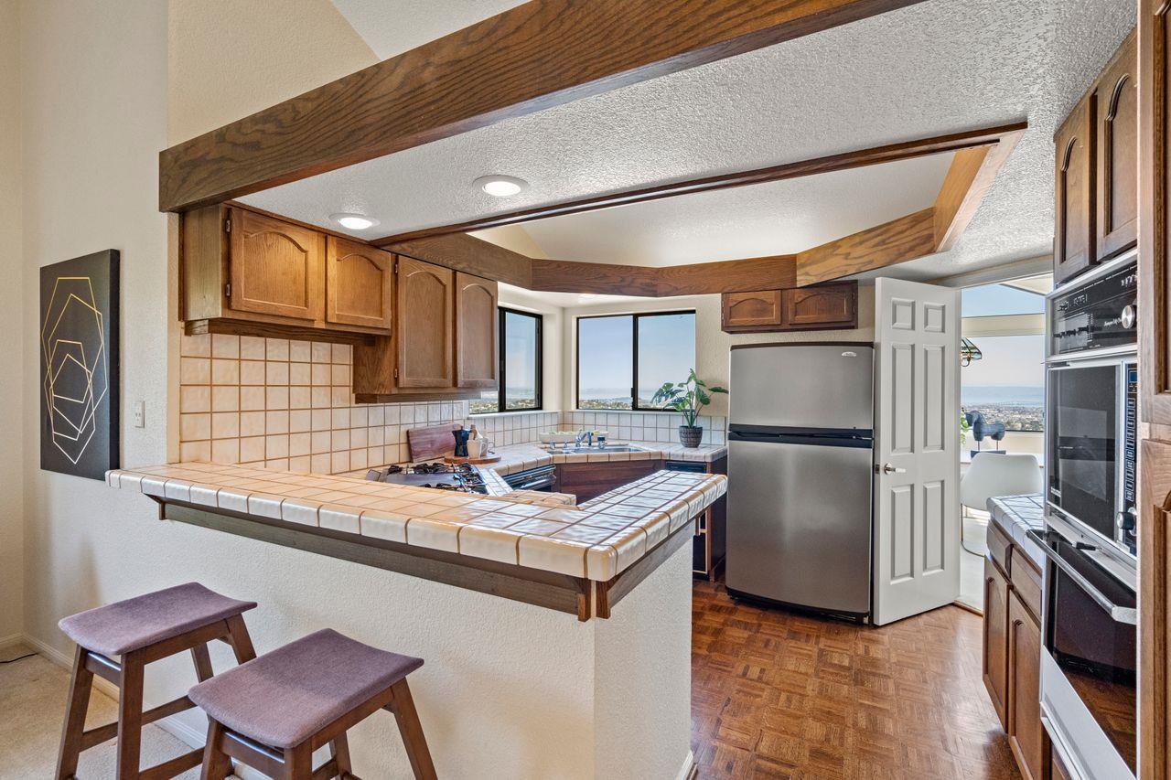 Detail Gallery Image 28 of 56 For 2 Bellflower Ln, San Carlos,  CA 94070 - 2 Beds | 2/1 Baths