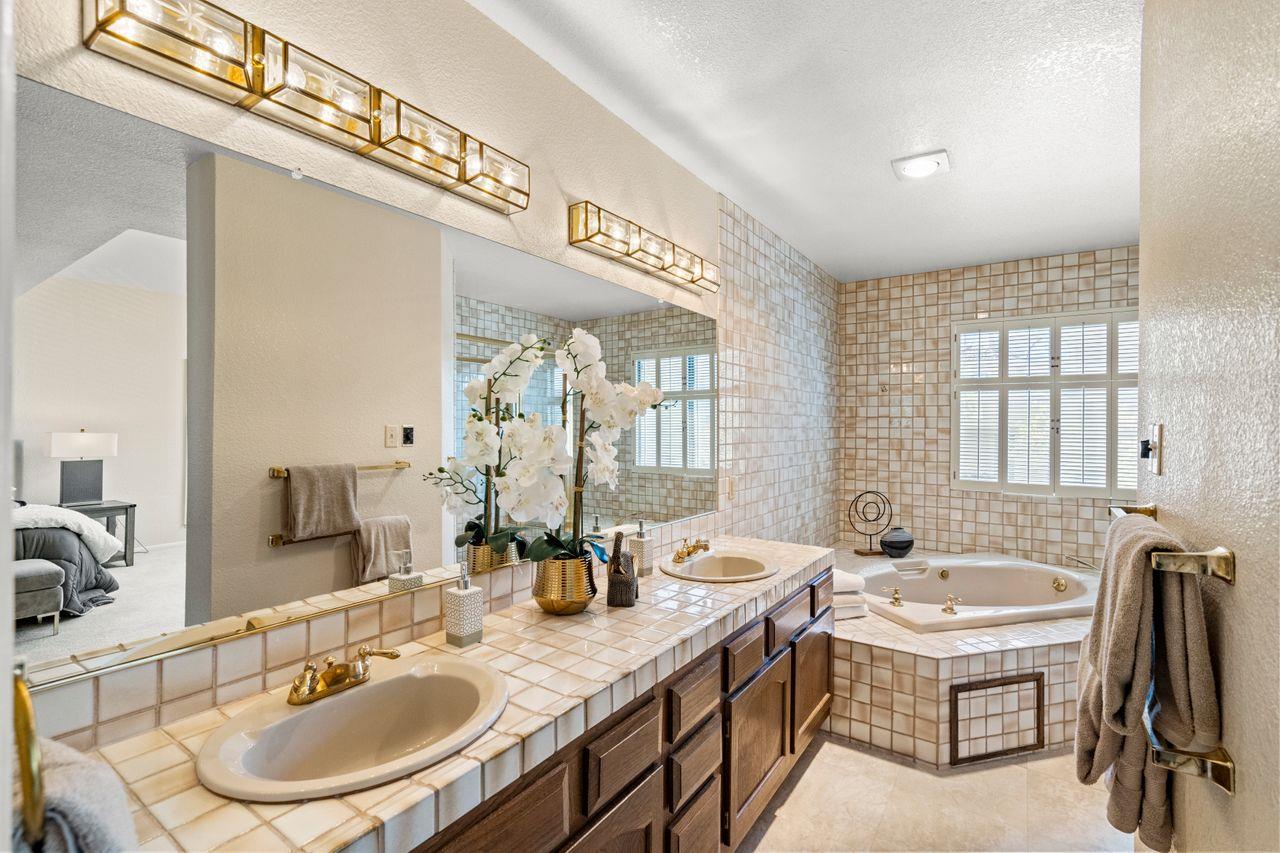 Detail Gallery Image 39 of 56 For 2 Bellflower Ln, San Carlos,  CA 94070 - 2 Beds | 2/1 Baths