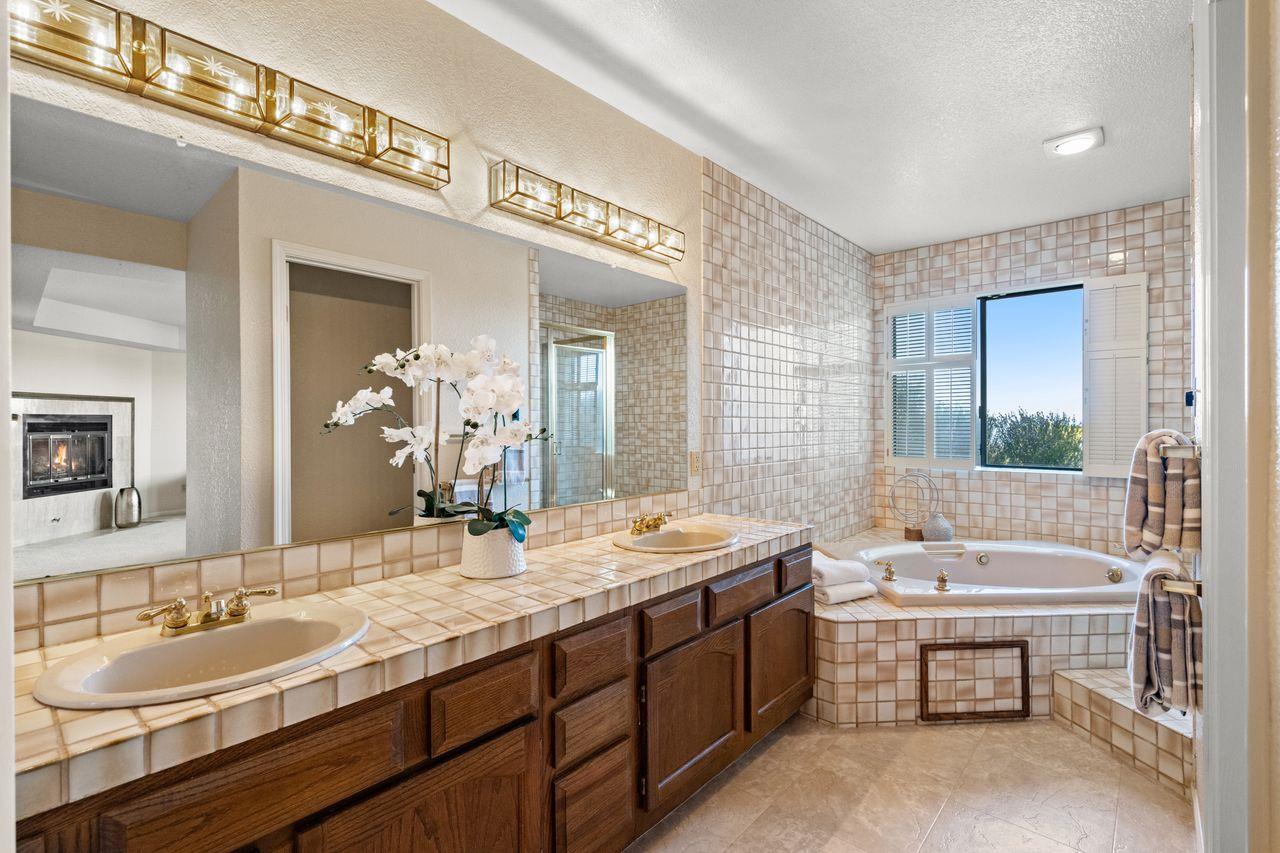 Detail Gallery Image 41 of 56 For 2 Bellflower Ln, San Carlos,  CA 94070 - 2 Beds | 2/1 Baths