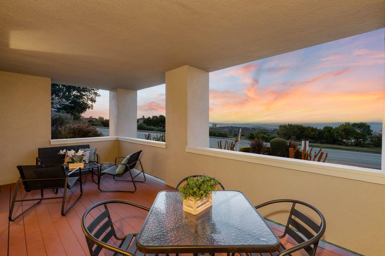 Detail Gallery Image 5 of 56 For 2 Bellflower Ln, San Carlos,  CA 94070 - 2 Beds | 2/1 Baths