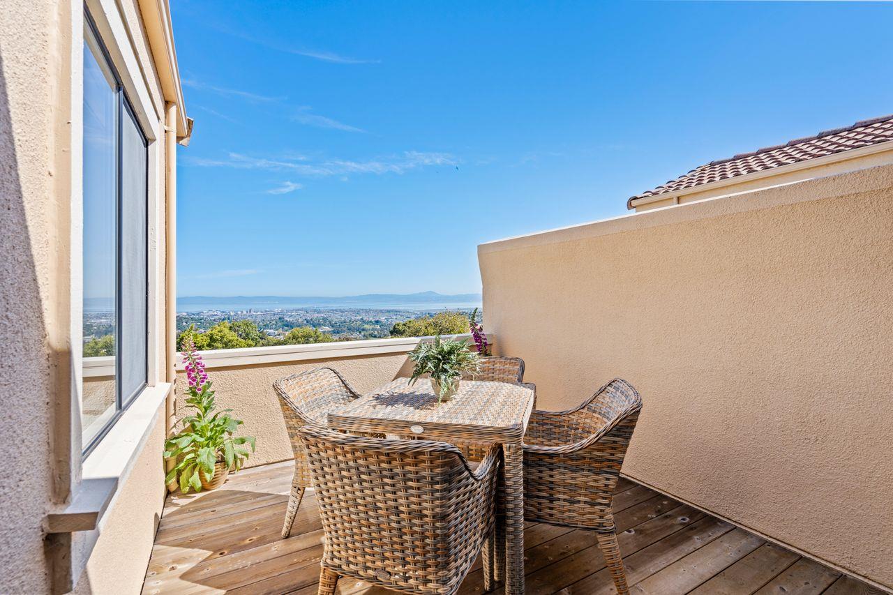 Detail Gallery Image 50 of 56 For 2 Bellflower Ln, San Carlos,  CA 94070 - 2 Beds | 2/1 Baths