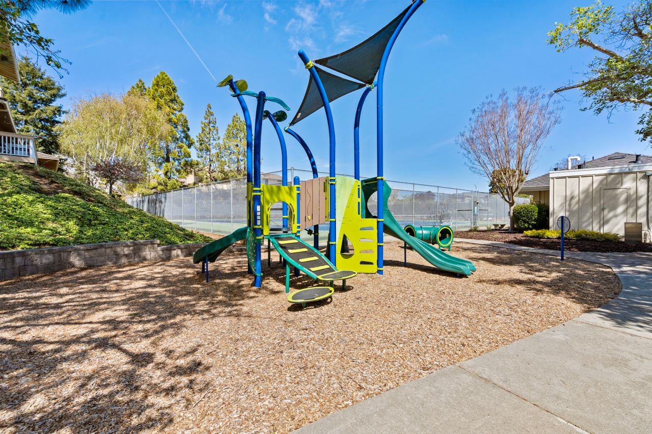 Detail Gallery Image 53 of 56 For 2 Bellflower Ln, San Carlos,  CA 94070 - 2 Beds | 2/1 Baths