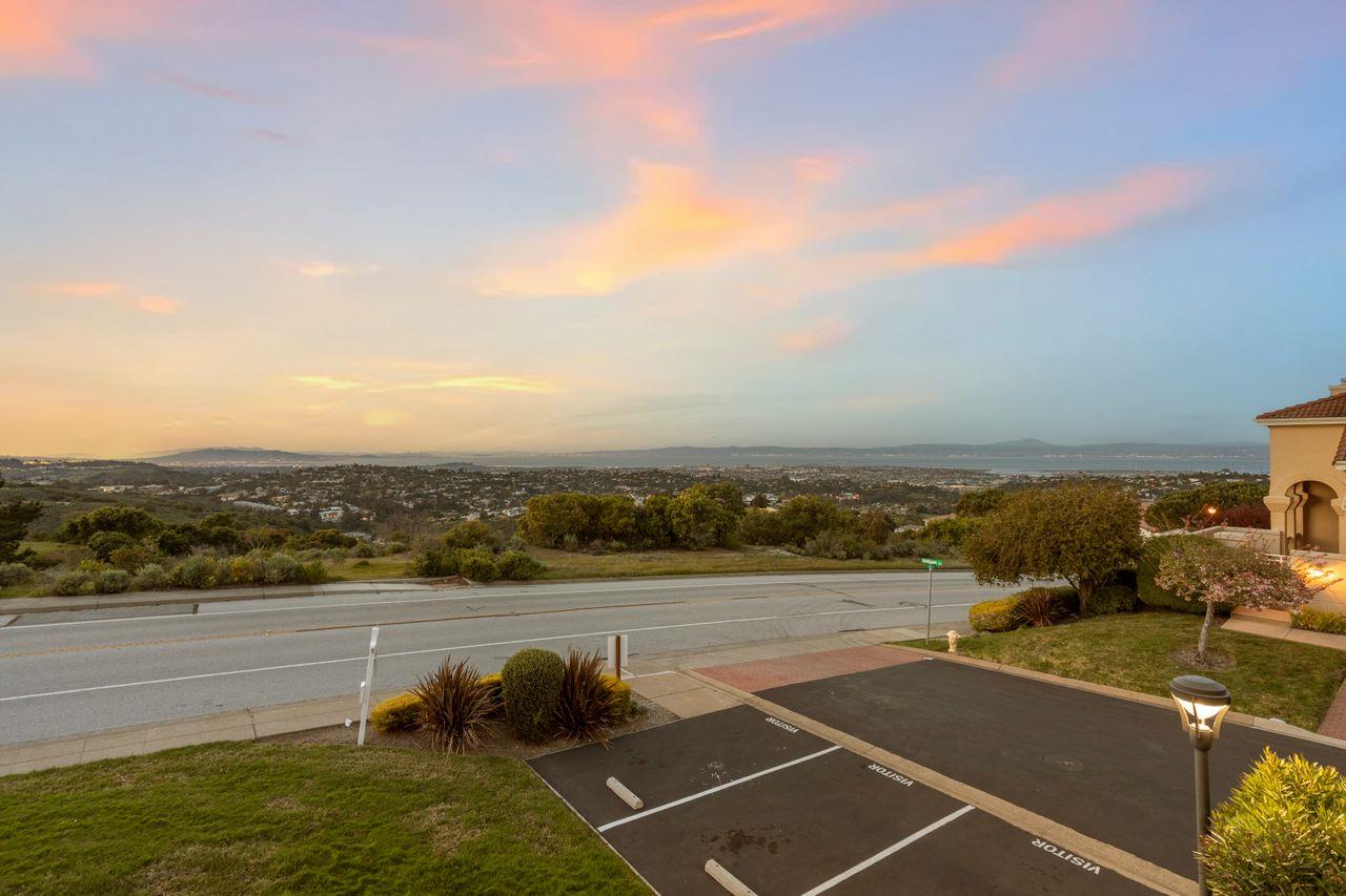 Detail Gallery Image 9 of 56 For 2 Bellflower Ln, San Carlos,  CA 94070 - 2 Beds | 2/1 Baths