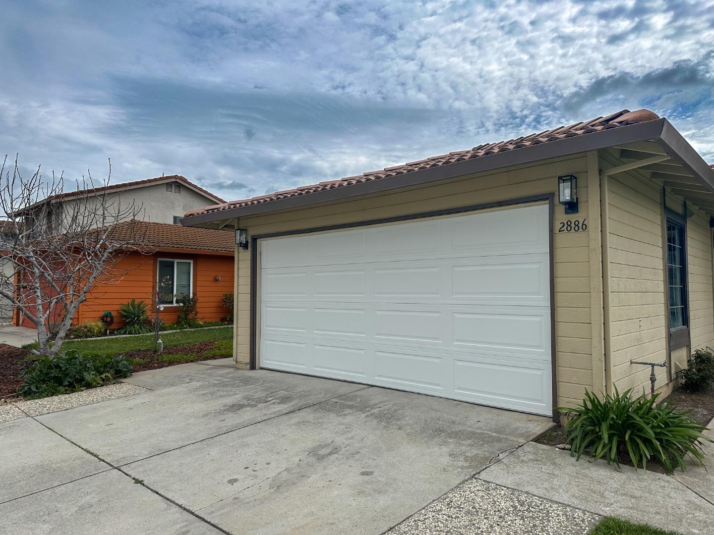 Detail Gallery Image 2 of 9 For 2886 Damico Dr, San Jose,  CA 95148 - 3 Beds | 2 Baths