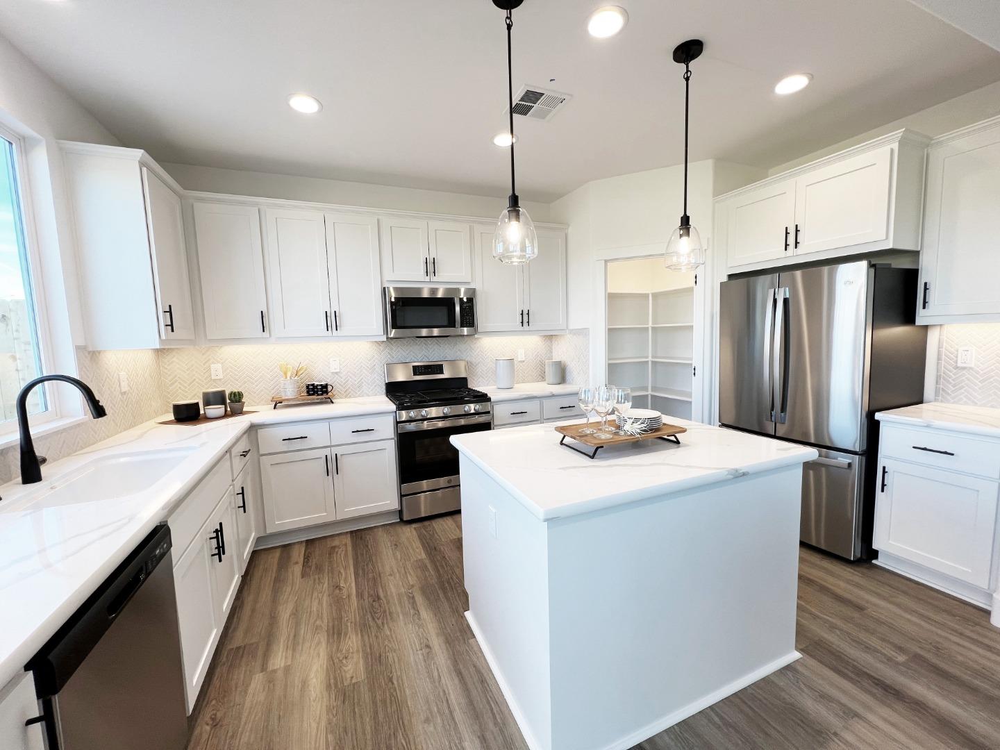 Detail Gallery Image 13 of 24 For 1183 Scout Peak Way #14-8,  Hollister,  CA 95023 - 3 Beds | 2/1 Baths
