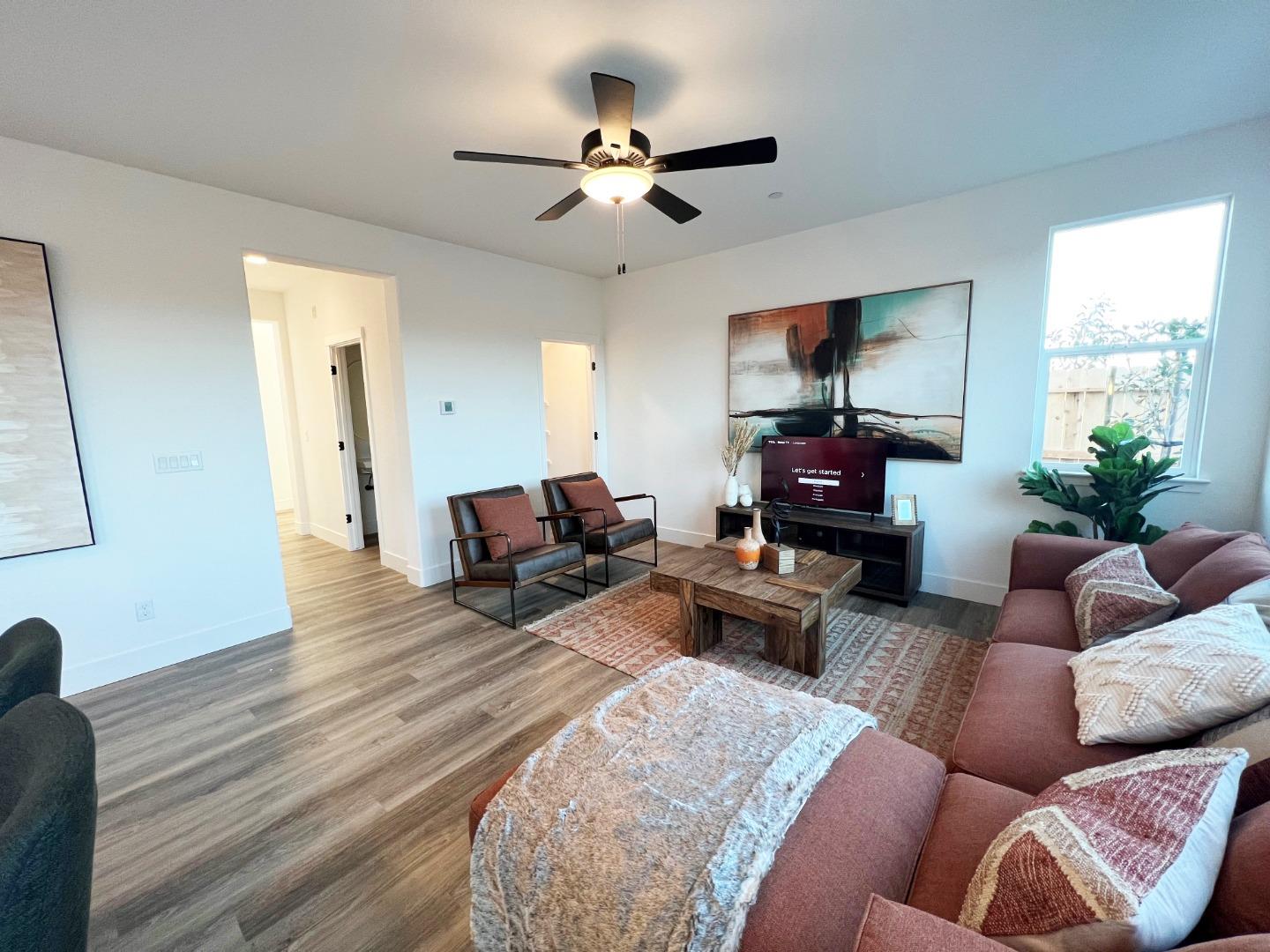 Detail Gallery Image 15 of 24 For 1183 Scout Peak Way #14-8,  Hollister,  CA 95023 - 3 Beds | 2/1 Baths
