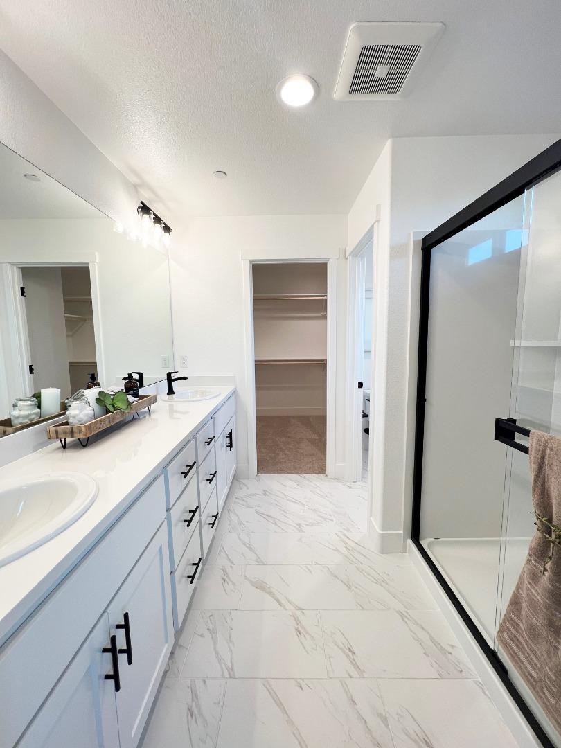 Detail Gallery Image 16 of 24 For 1183 Scout Peak Way #14-8,  Hollister,  CA 95023 - 3 Beds | 2/1 Baths