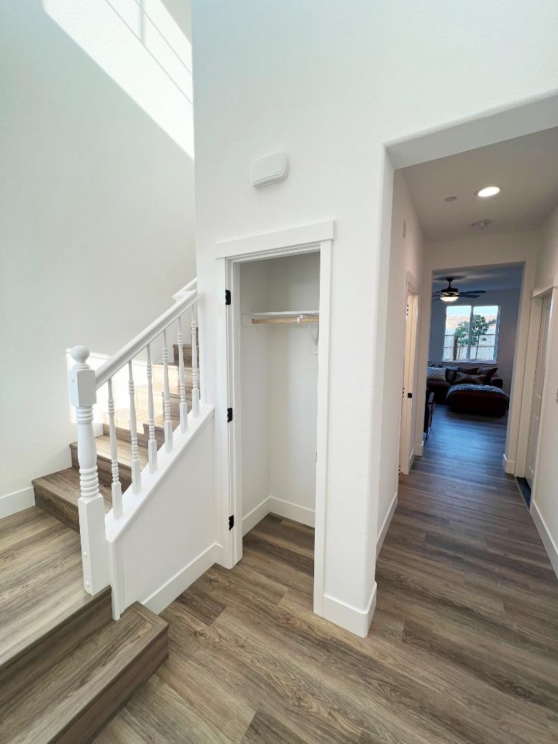 Detail Gallery Image 9 of 24 For 1183 Scout Peak Way #14-8,  Hollister,  CA 95023 - 3 Beds | 2/1 Baths